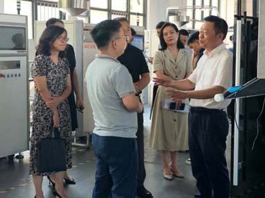湖南省政協副主席、民盟湖南省委主委何寄華主席一行莅臨納威爾考察調研